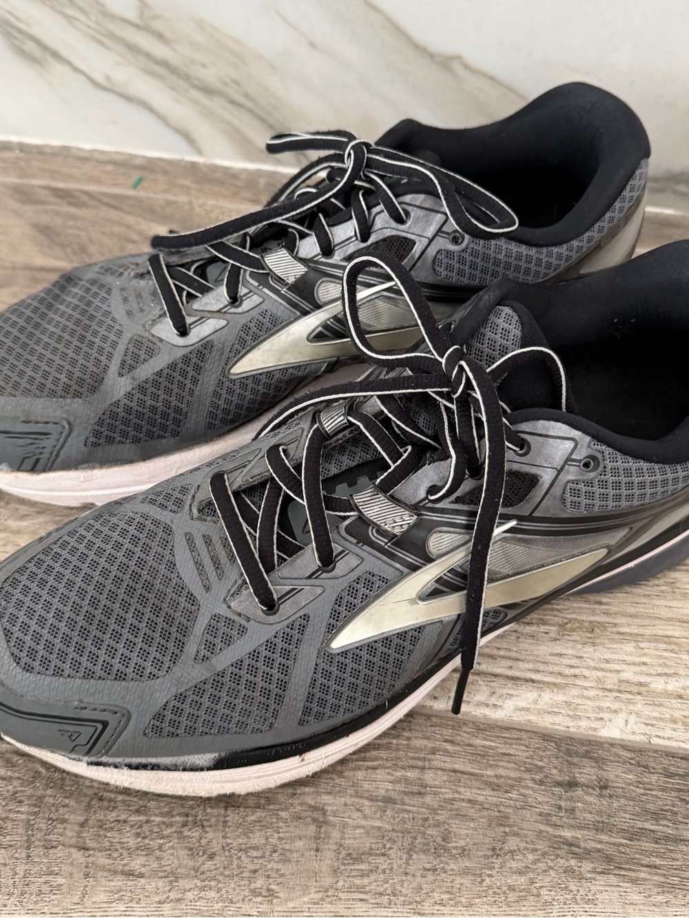 Women’s Brooks Ravenna 7 Silver Gray Running Shoes Performance Trainer 9 D